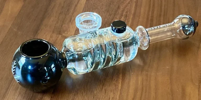 Breaking Down the Benefits of Using a Freeze Pipe For Smoking