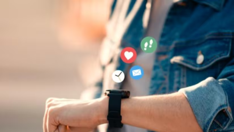 The Role Of Smartwatches In Modern Communication : Staying Connected 