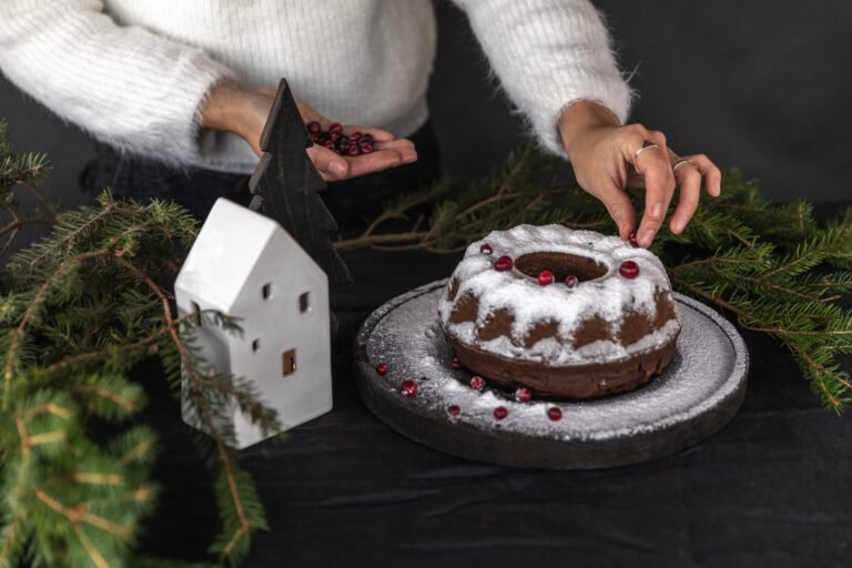 6 Creative Ways to Decorate Your Christmas Cake